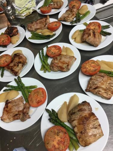 Comida en o cerca de este hotel