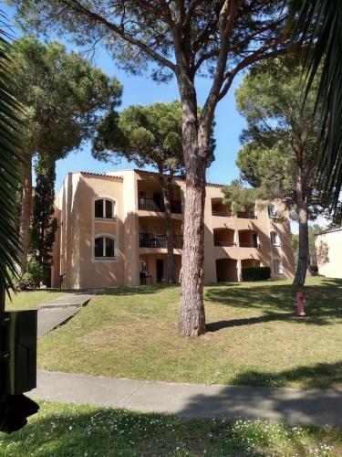 Vacation Studio with Pool, Tennis, Pétanque & Parking