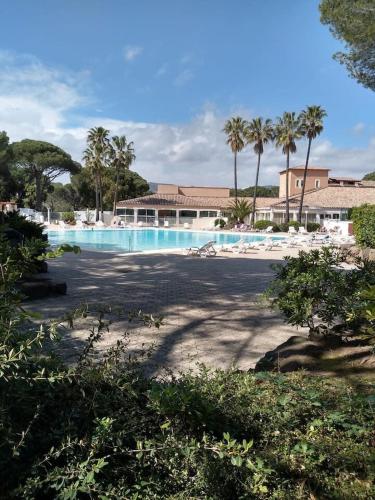 Vacation Studio with Pool, Tennis, Pétanque & Parking