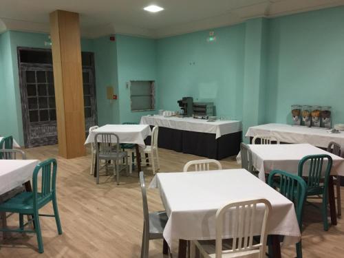 Un restaurante o sitio para comer en Hotel Celanova