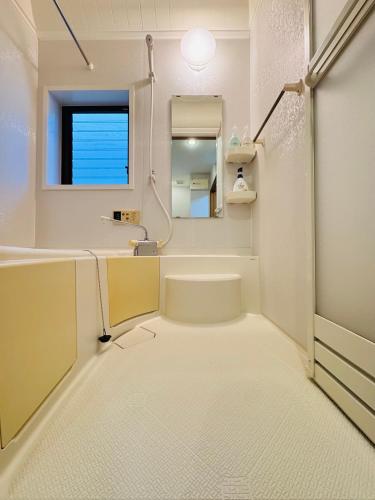 a bathroom with a sink and a mirror at KiyomizuGaku Guesthouse in Keage