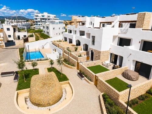 The Levante Bunker - 2BR, Garden, Parking, Pool