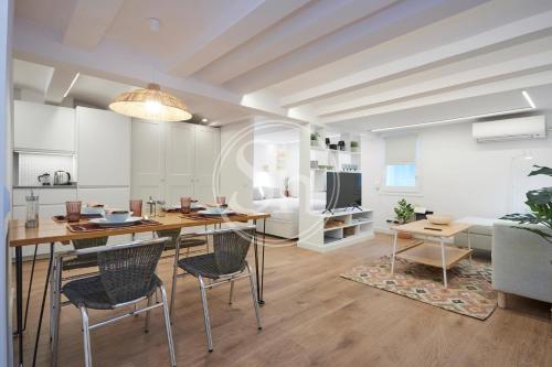 Stylish Eixample Apartment near Francesc Macià