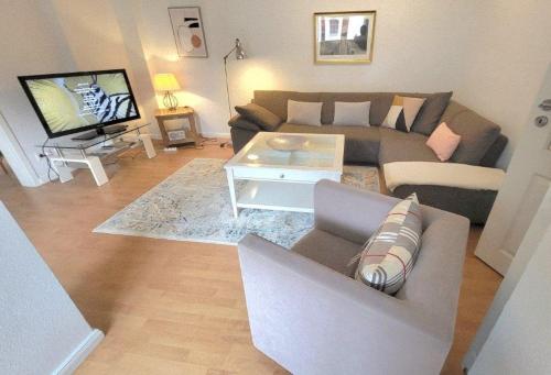 a living room with a couch and a tv at Ferienhaus Friedrich-Borge-Straße in Kühlungsborn