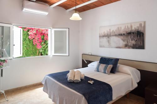 a bedroom with a bed with two towels on it at Casa Susana in Santa Eularia des Riu