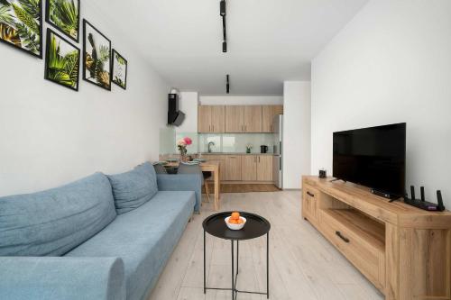 Spacious Apartment in Wrocław with Desk and Parking by Noclegi Renters