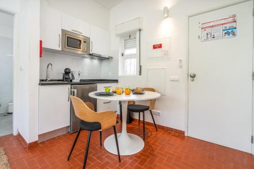 #062 Villa Lemon 3 by Home Holidays