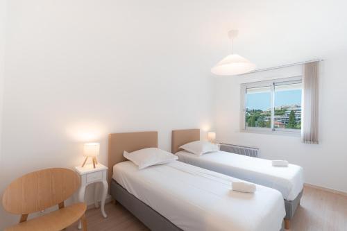 Wonderful View - 2BR Nice Fabron - Parking