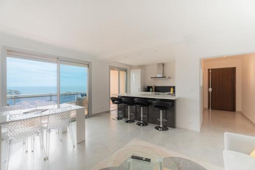 Wonderful View - 2BR Nice Fabron - Parking