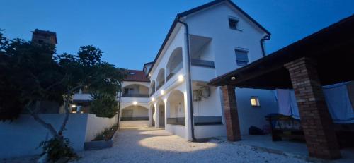 Apartmani Lucija 3