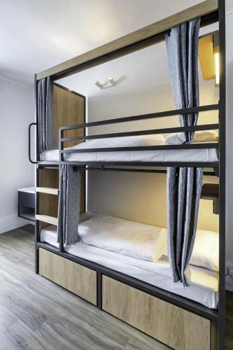 Bed in 4-Bed Mixed Comfort Dorm Shared Bathroom (18-39 years)