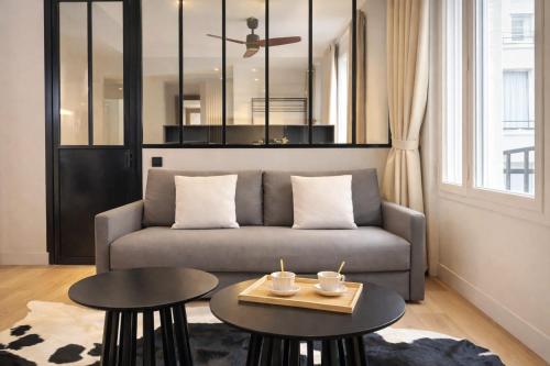 Champs-Elysées - Prestige apartment with lift avenue Matignon