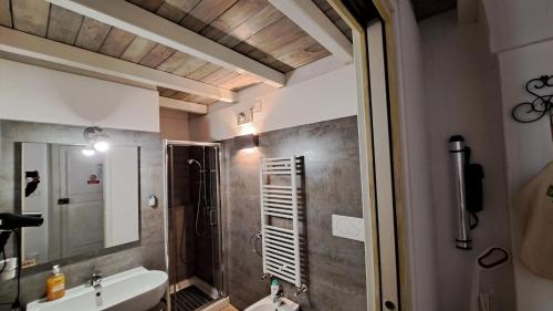 a bathroom with a shower and a sink at Malvasia rooms in Brindisi