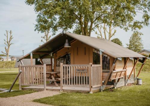 a gazebo with a tent in a park at Safaritenten Betuwe in Kesteren