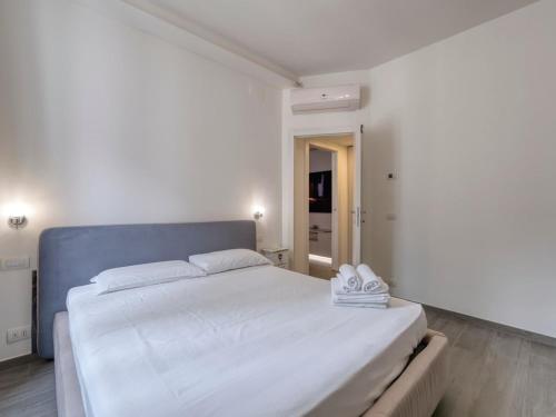 Xenia Milano - 2 room apt in Via Luigi Galvani 15