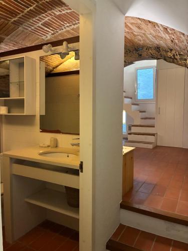 a kitchen with a sink and a mirror at Loft con encanto in Cadaqués