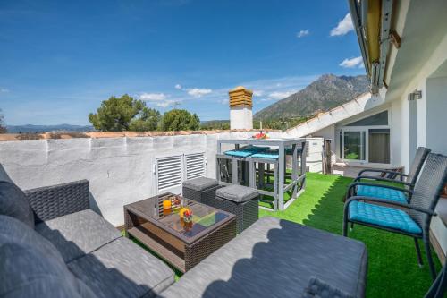 Golden Mil 3 BDRM Elegant Penthouse with Sea View