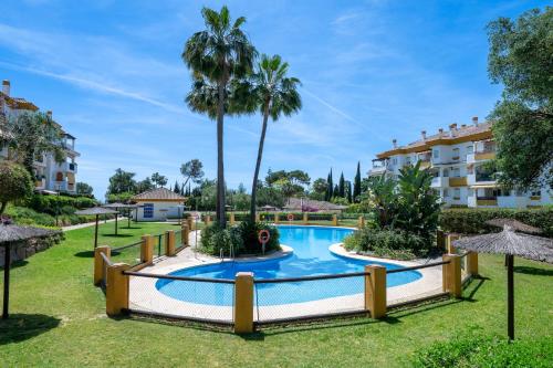 Golden Mil 3 BDRM Elegant Penthouse with Sea View