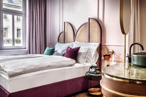 Eurostars Josefine — Photo of the whole room