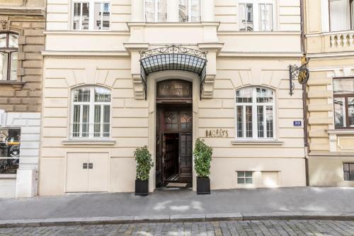 Eurostars Josefine — Property building