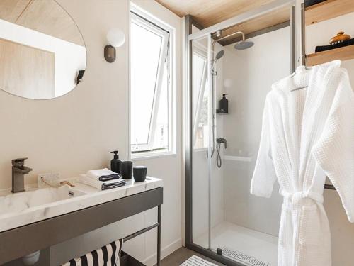 a bathroom with a shower and a sink and a mirror at Camping 4 étoiles - ccbg0ic in Saint-Éloy-les-Mines