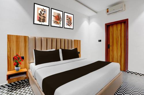 a bedroom with a large bed in a room at Super Townhouse OAK Chandigarh Ambala Expressway Gazipur Formerly Troy Resorts and Wellness in Zirakpur