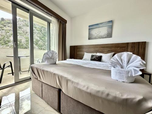 a bedroom with a large bed and a balcony at WEST GATE free parking & wi-fi in Sutomore