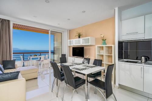 Premium Beachfront Stay in La Carihuela 4