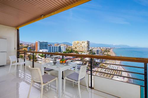 Premium Beachfront Stay in La Carihuela 4