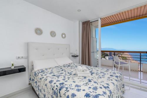 Premium Beachfront Stay in La Carihuela 4