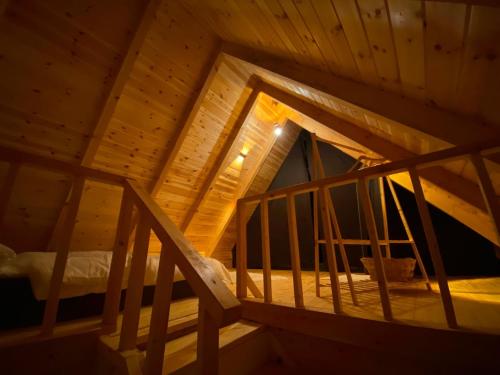 an overhead view of a room in a wooden cabin at Doğa ile başbaşa dağ evi in Karadere
