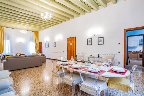 Ca' del Monastero 4 Collection Apartment up to 8 Guests with Lift photo 14