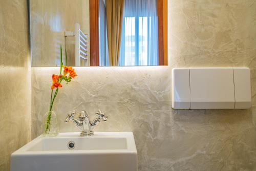 Ca' del Monastero 4 Collection Apartment up to 8 Guests with Lift photo 8