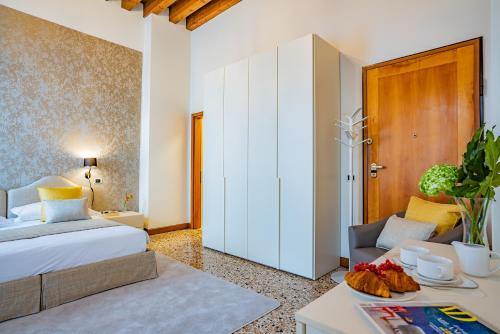 Ca' del Monastero 4 Collection Apartment up to 8 Guests with Lift photo 7