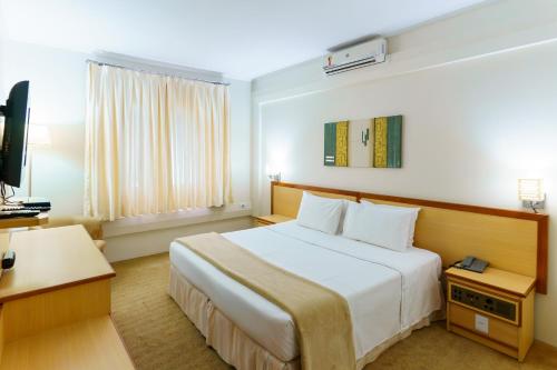 a hotel room with a bed and a television at Hotel Augusta Boulevard in São Paulo