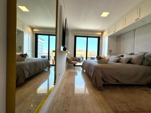 Luxurious Penthouse with Pool Close to the Beach