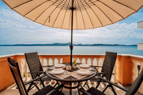 Calmasol Beachfront Apartments