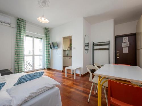 I-Host Apartment - Spacious 1BR for 6 people with AC