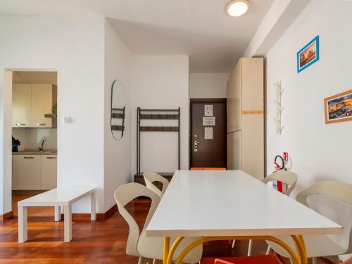 I-Host Apartment - Spacious 1BR for 6 people with AC