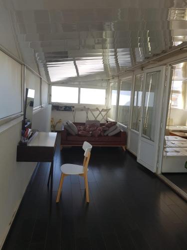 a room with a desk and a chair and a bed at le jasmin in El Achour