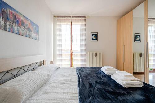 a bedroom with a large bed with towels on it at Appartamento Manerbio in Manerbio