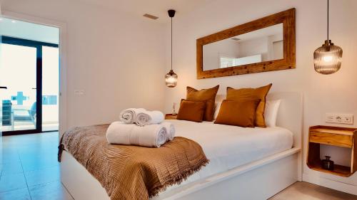Mara's Apartments Higuerón West - Premium Dual Apartment - 3 Community Pools
