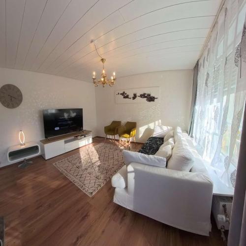 Foto Family-Friedndly Home with Large Garden &BBQ Grill 5