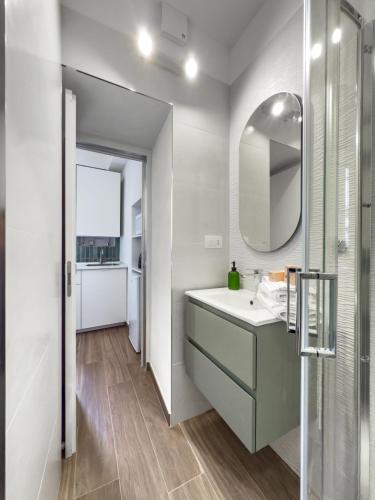 a bathroom with a sink and a mirror at Arpi Uno in Foggia