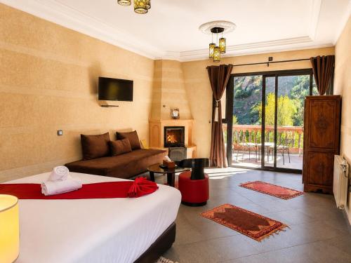 a hotel room with a bed and a couch at Aurocher Marrakech Ourika Oukaimeden in Oukaïmeden