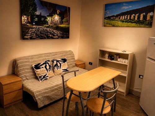 a living room with a couch and a table at Casina Appia Antica in Marino