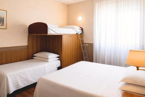 เตียงในห้องที่ Phi Hotel Ambra