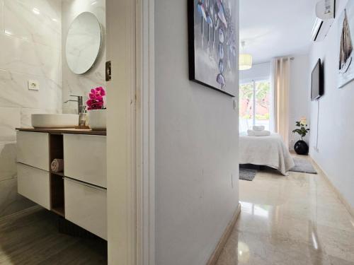 Luxury beach side apartment in Marbella Playa