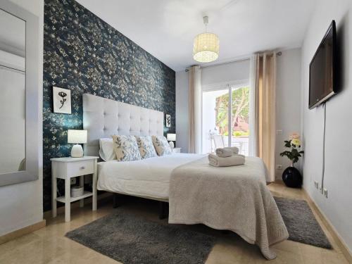 Luxury beach side apartment in Marbella Playa