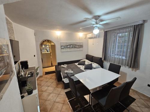 Studio apartment STONE - Vis Croatia